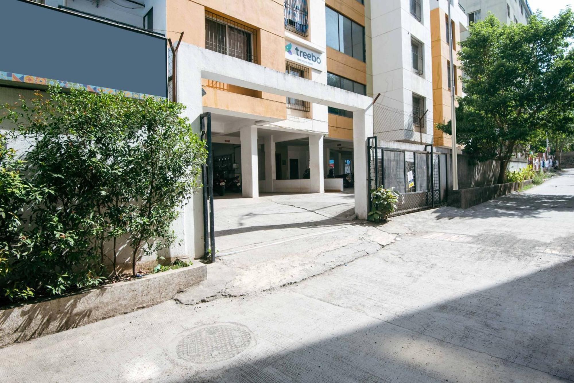 Treebo Empire Executive Premium, Hinjewadi Hotell Hinjawadi Exteriör bild