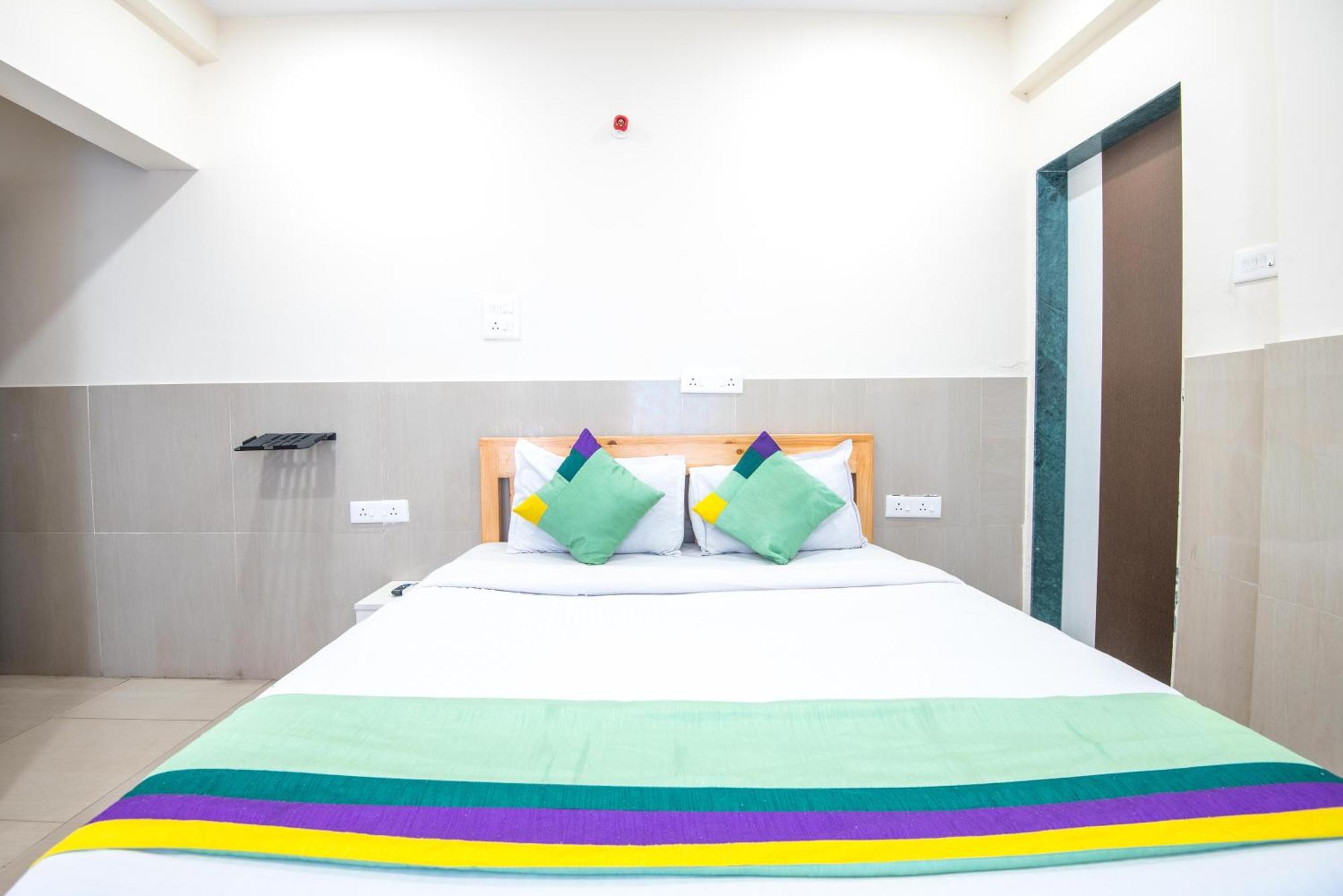 Treebo Empire Executive Premium, Hinjewadi Hotell Hinjawadi Exteriör bild